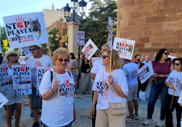 La gente se rebela en las calles contra el proyecto de la planta de biogás en Andújar